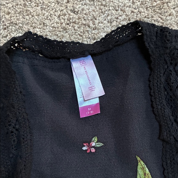 No Boundaries Black Floral Cadigan Size Medium - Picture 6 of 7